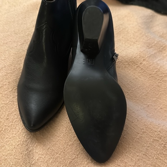FRYE “REGINA” Black 7.5M Ankle Bootie - Picture 3 of 9